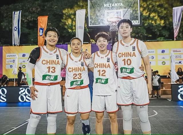 第13分钟，远藤航右路传到禁区加克波头球摆渡萨拉赫后点凌空抽射打在边网上。